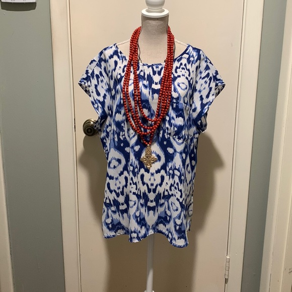 Violet & Claire Tops - Cute white and blue top